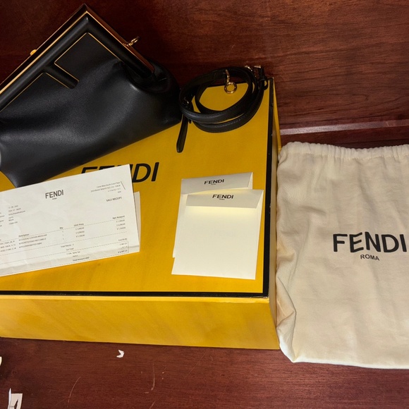 Fendi black leather lambskin clutch with strap - Picture 8 of 12